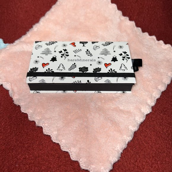 **CLOSET ON HOLD**BARE MINERALS - Picture 9 of 15